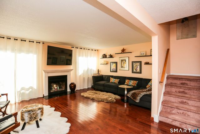 19 Woodway Road 16, Stamford, CT 06907