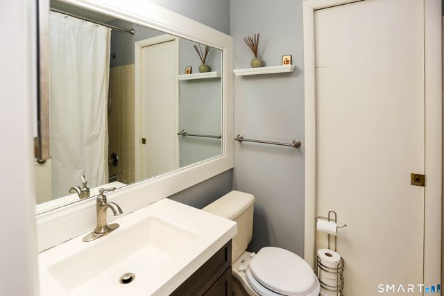 19 Woodway Road 16, Stamford, CT 06907