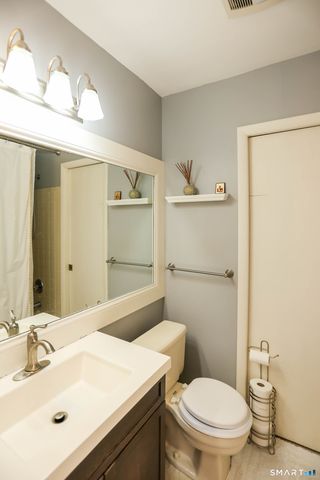 19 Woodway Road 16, Stamford, CT 06907