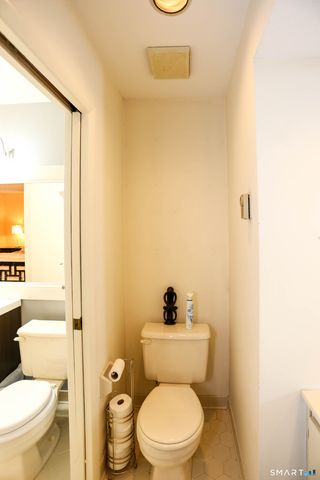 19 Woodway Road 16, Stamford, CT 06907