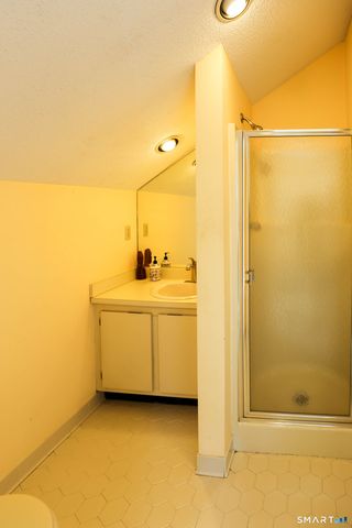 19 Woodway Road 16, Stamford, CT 06907