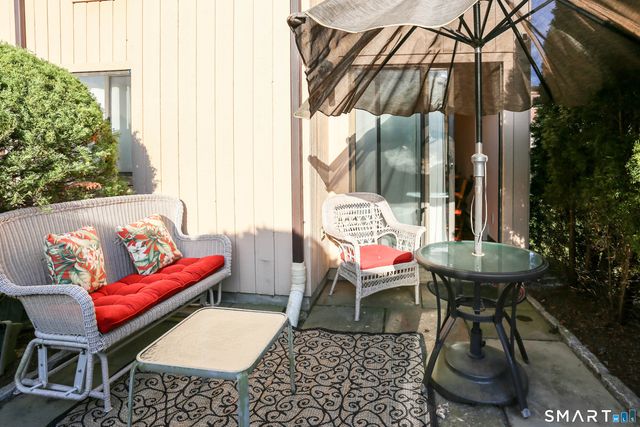 19 Woodway Road 16, Stamford, CT 06907