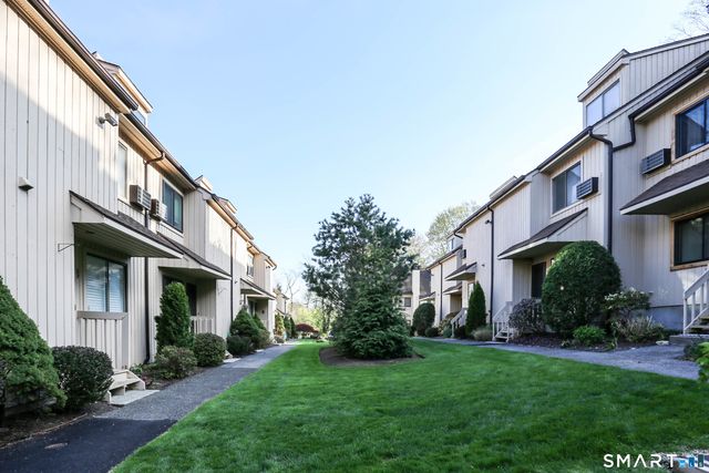 19 Woodway Road 16, Stamford, CT 06907