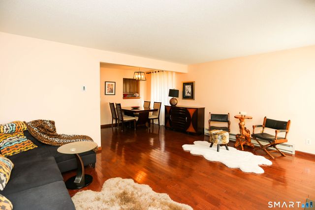 19 Woodway Road 16, Stamford, CT 06907