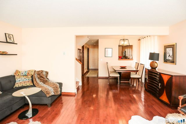 19 Woodway Road 16, Stamford, CT 06907