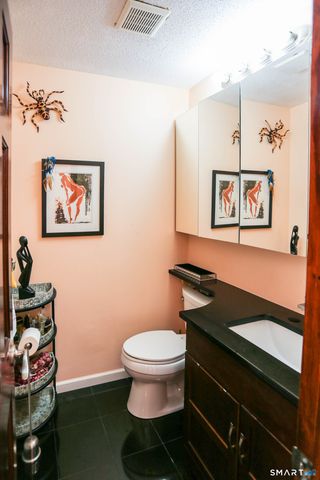 19 Woodway Road 16, Stamford, CT 06907