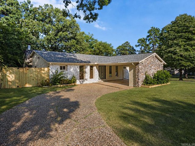 11 Crownpoint Road, Little Rock, AR 72227