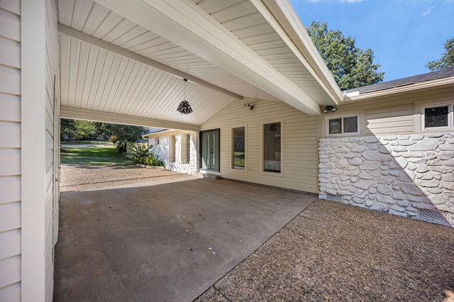 11 Crownpoint Road, Little Rock, AR 72227