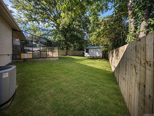 11 Crownpoint Road, Little Rock, AR 72227