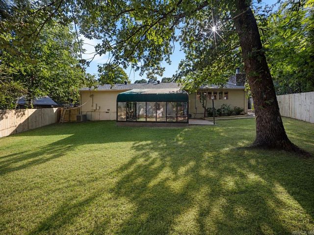 11 Crownpoint Road, Little Rock, AR 72227