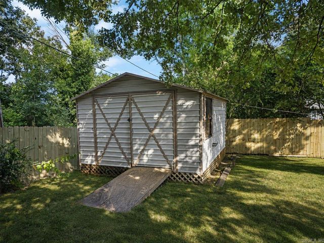 11 Crownpoint Road, Little Rock, AR 72227