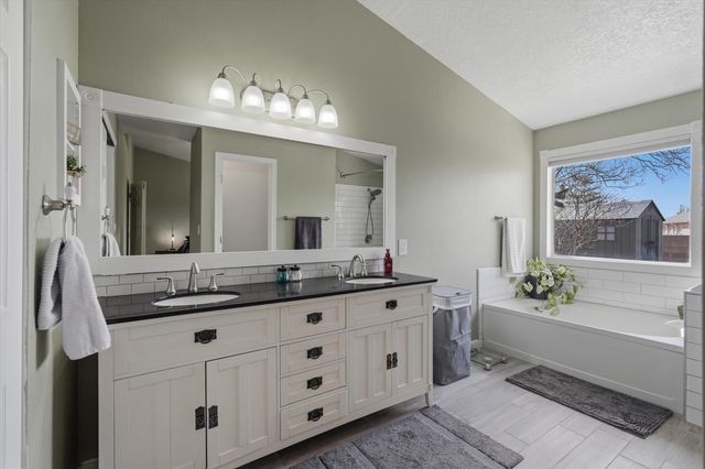 1770 Cerro Crestado Drive NW, Los Lunas, NM 87031