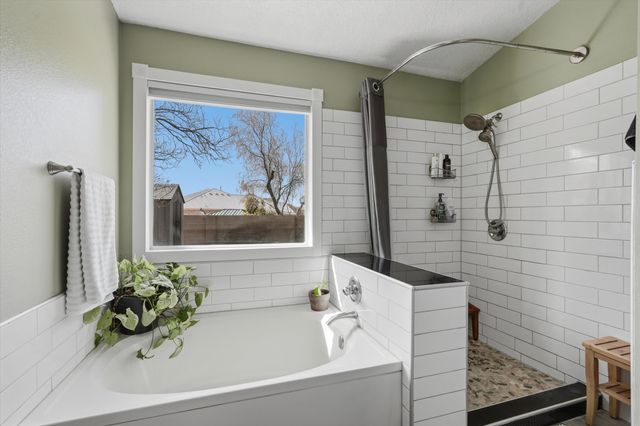 1770 Cerro Crestado Drive NW, Los Lunas, NM 87031