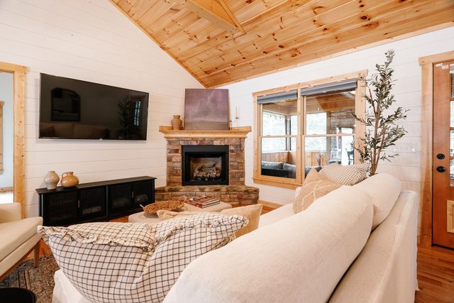 118 Matrix Lane, Ellijay, GA 30540