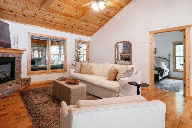 118 Matrix Lane, Ellijay, GA 30540