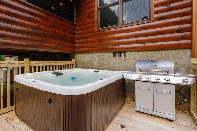 118 Matrix Lane, Ellijay, GA 30540