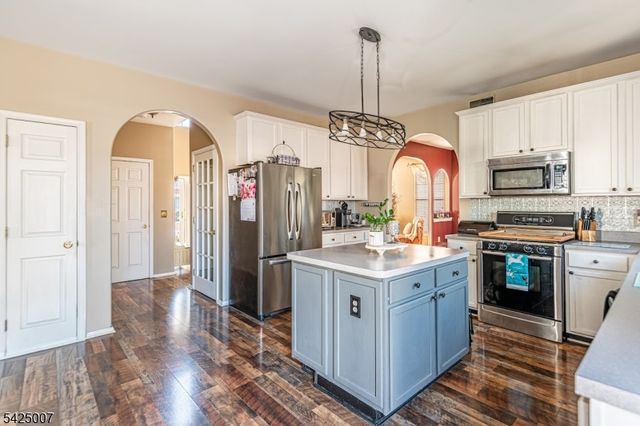 6 Kyle Dr, Lopatcong Twp., NJ 08865
