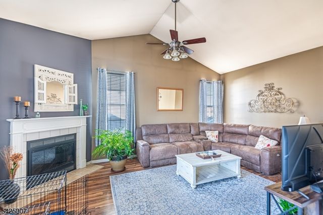 6 Kyle Dr, Lopatcong Twp., NJ 08865