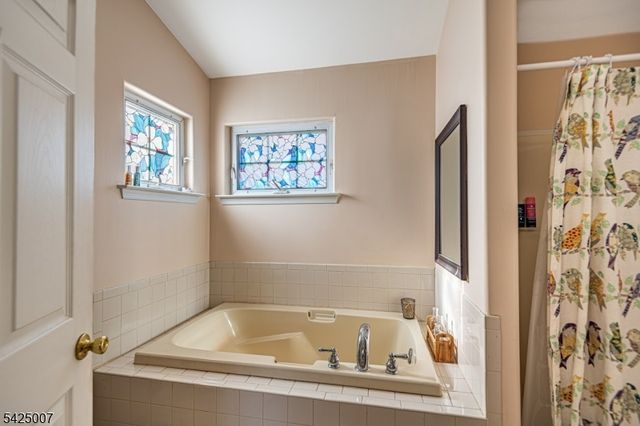 6 Kyle Dr, Lopatcong Twp., NJ 08865