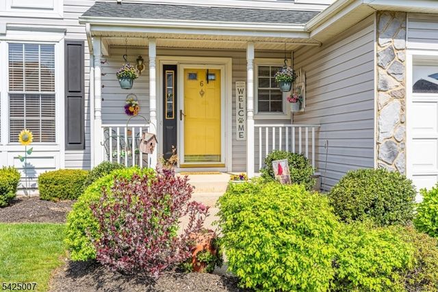 6 Kyle Dr, Lopatcong Twp., NJ 08865