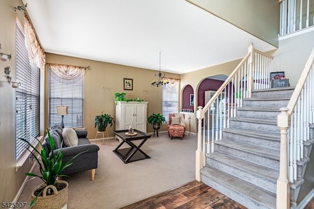 6 Kyle Dr, Lopatcong Twp., NJ 08865