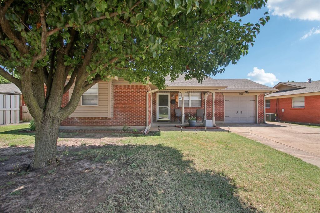 942 NW 5th Street, Moore, OK 73160