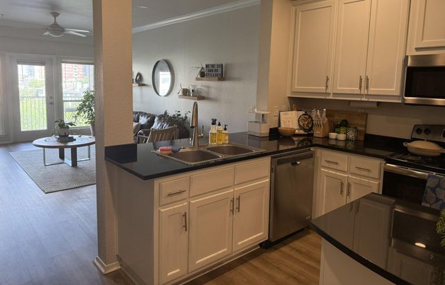 910 W 25th ST 508, Austin, TX 78705