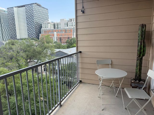 910 W 25th ST 508, Austin, TX 78705