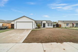 123 Shadow Mountain Drive, Fernley, NV 89408
