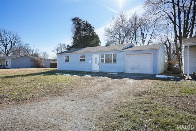 40 Saint Justin Drive, Sauget, IL 62206