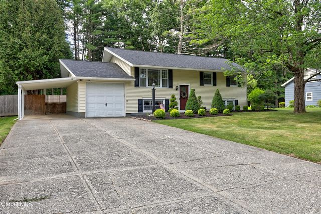 21 Quevic Drive, Saratoga Springs, NY 12866