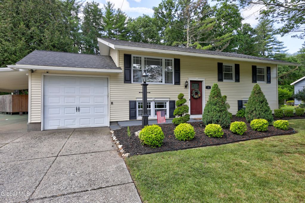 21 Quevic Drive, Saratoga Springs, NY 12866