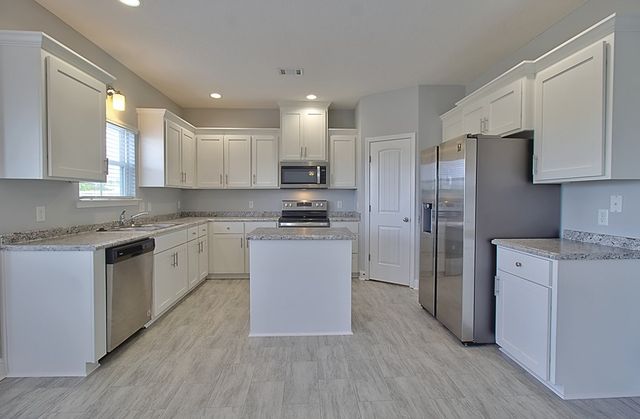 566 Burke Drive, Hinesville, GA 31313