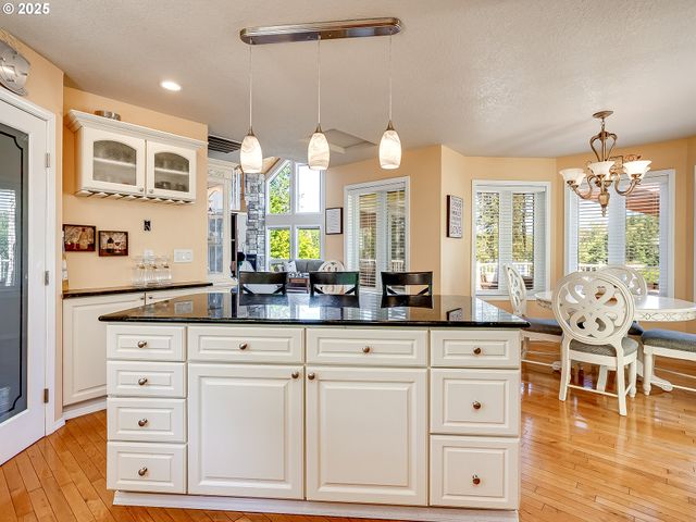 103 LAKESIDE Dr, Mossyrock, WA 98564