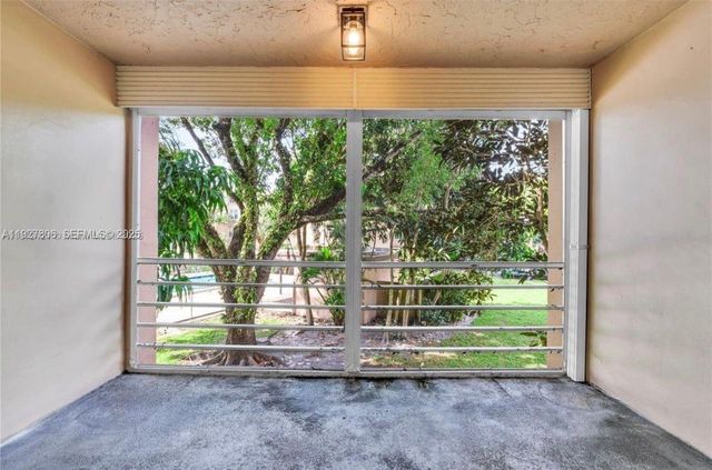 9431 Live Oak Pl 205, Davie, FL 33324