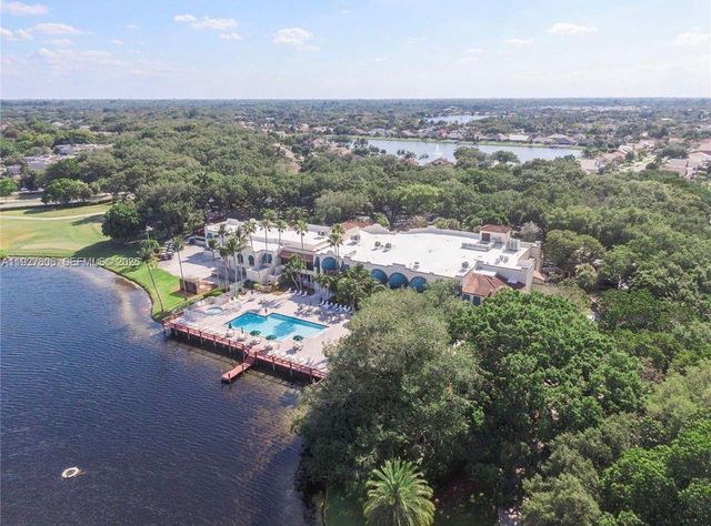 9431 Live Oak Pl 205, Davie, FL 33324