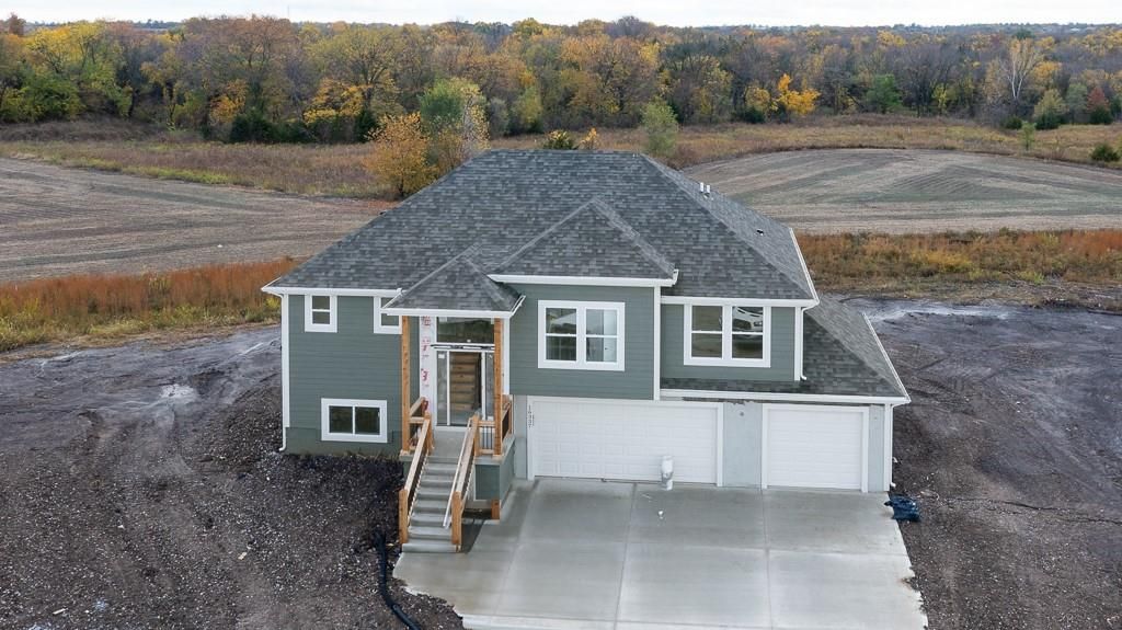 16335 Lolly Lane, Basehor, KS 66007