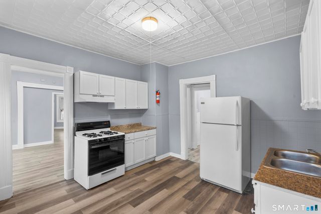 16 Plaza Avenue, Waterbury, CT 06710