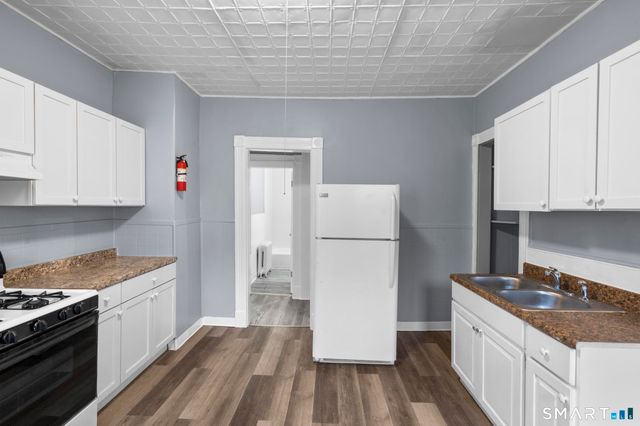 16 Plaza Avenue, Waterbury, CT 06710