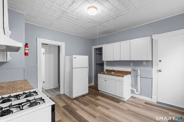 16 Plaza Avenue, Waterbury, CT 06710