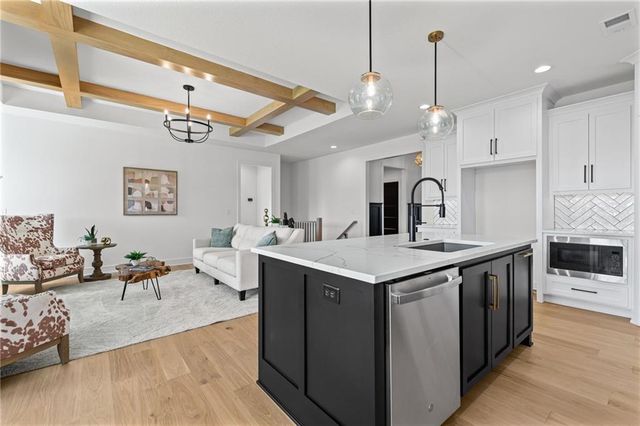 18949 W 193rd Terrace, Spring Hill, KS 66083