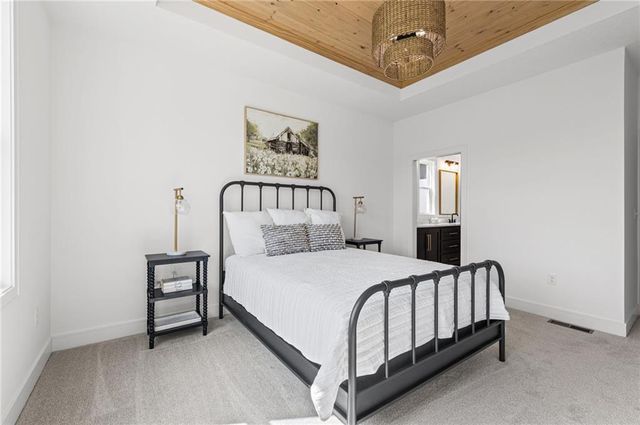 18949 W 193rd Terrace, Spring Hill, KS 66083