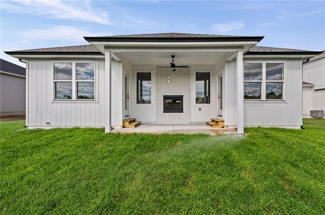 18949 W 193rd Terrace, Spring Hill, KS 66083
