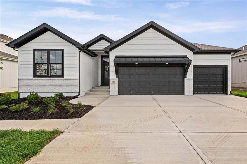 18949 W 193rd Terrace, Spring Hill, KS 66083