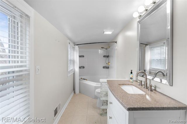 11501 Torrey Road, Fenton, MI 48430