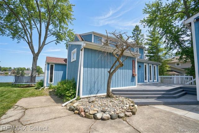 11501 Torrey Road, Fenton, MI 48430