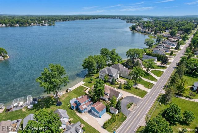 11501 Torrey Road, Fenton, MI 48430