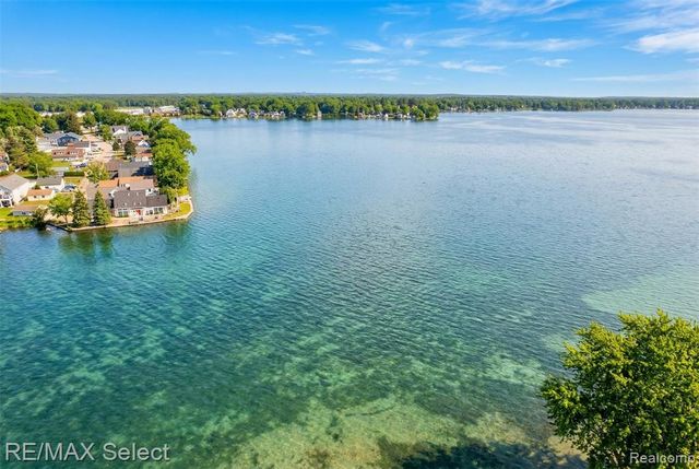 11501 Torrey Road, Fenton, MI 48430