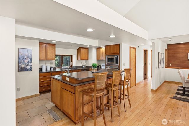 17055 37th Avenue NE, Lake Forest Park, WA 98155