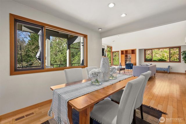 17055 37th Avenue NE, Lake Forest Park, WA 98155